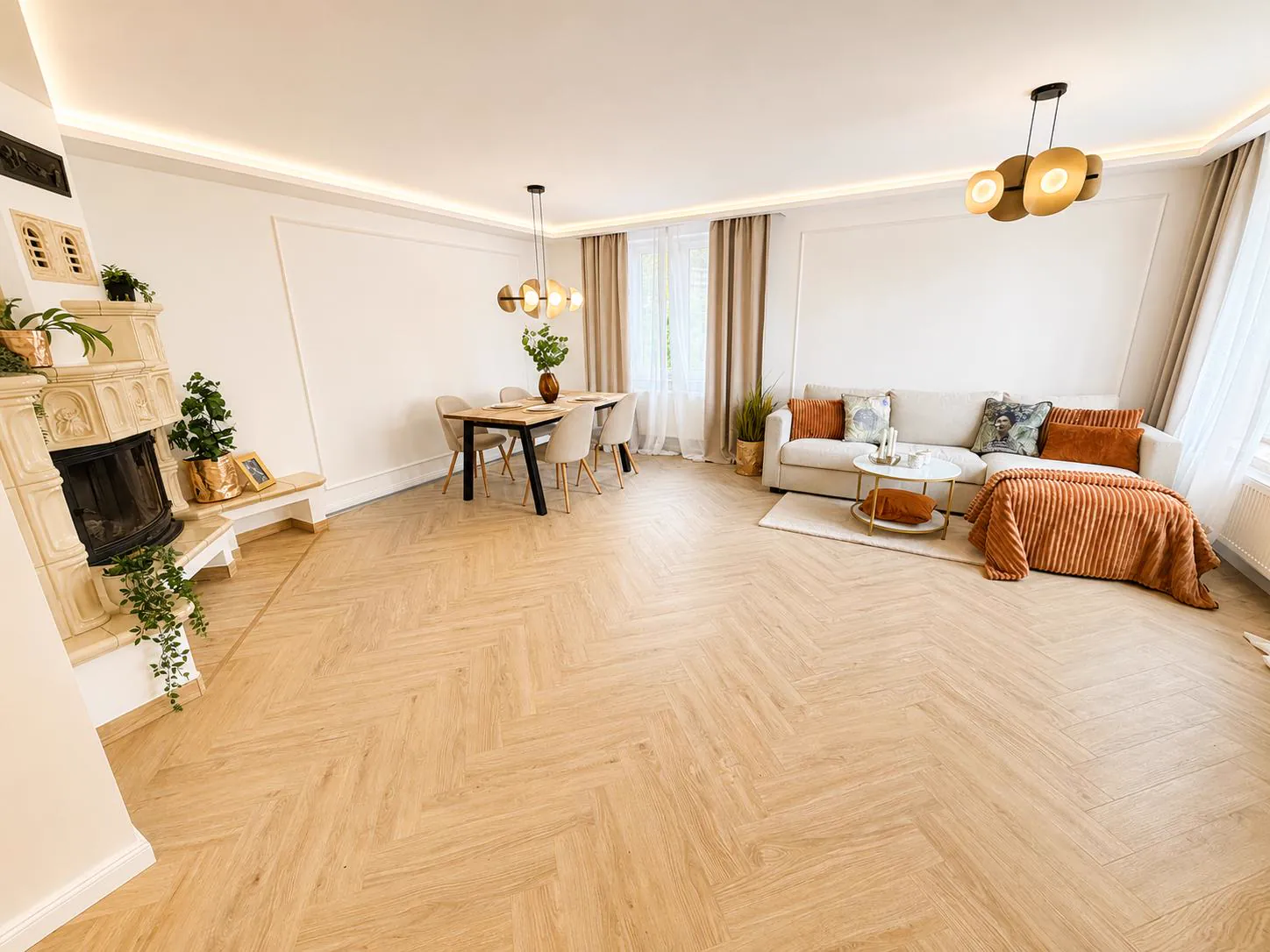 Salon z kominkiem